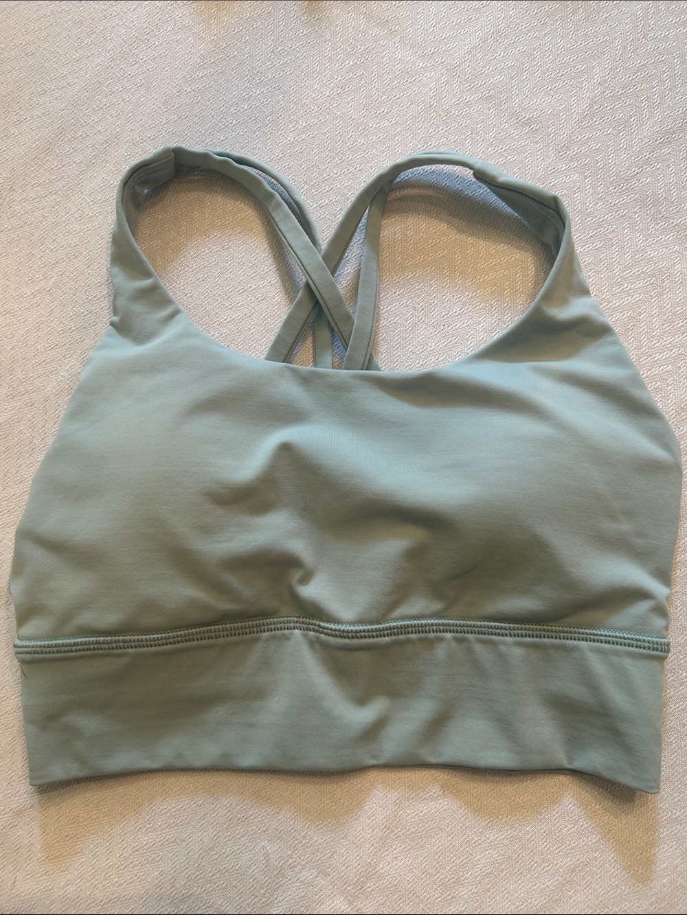 Lululemon pale blue-green Women's strappy back Sports Bra size 4 with pads!
